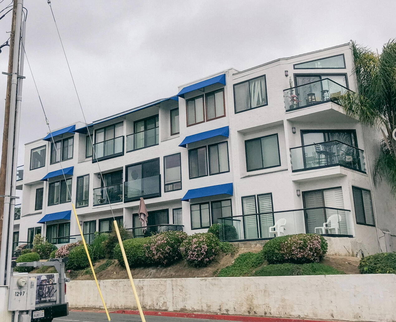Glass balconies / Glass guardrails / Glass and aluminum - Mission Beach Glass balconies / Glass guardrails / Glass and aluminum - Mission Beach