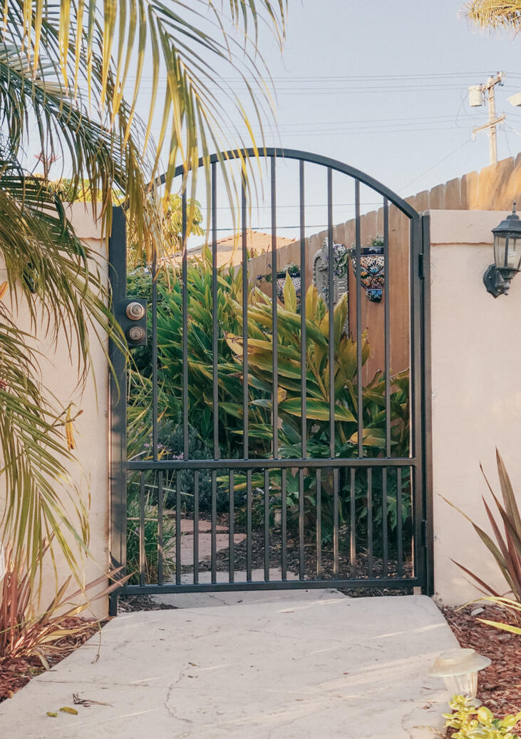 Modern metal pet gate - Point Loma
