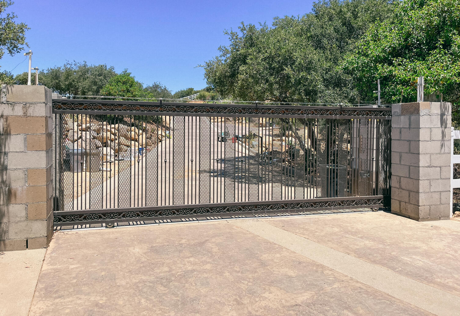 Metal rolling gate with access control Metal rolling gate with access control