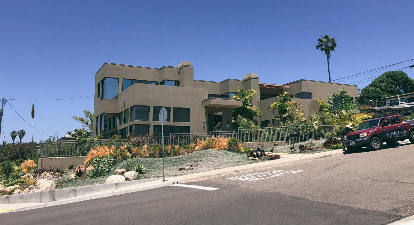 Galvanized and powder coated fence - Mission Hills